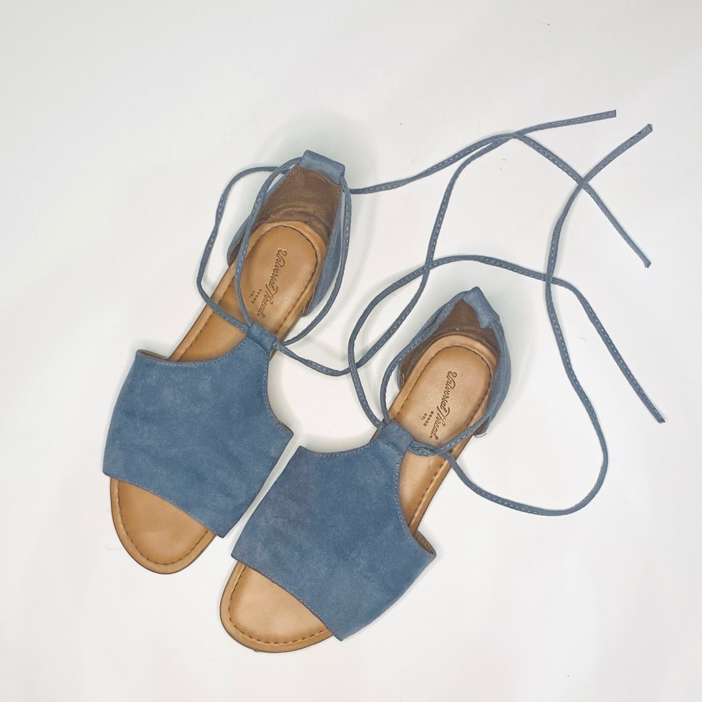 Universal Thread Sandals - Picture 2 of 4